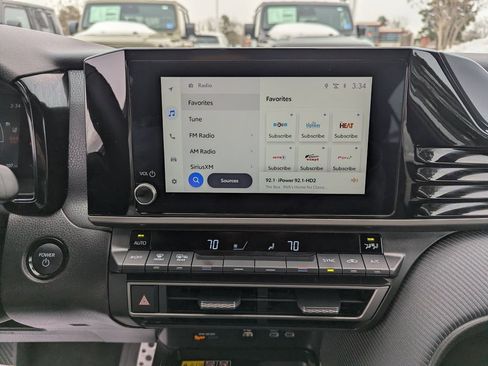 Used 2025 Toyota Camry SE image 21