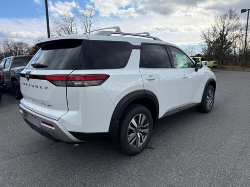 New 2025 Nissan Pathfinder SL image 5