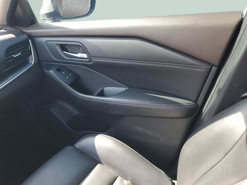 Used 2022 Nissan Rogue SV w/ SV Premium Package FWD image 14