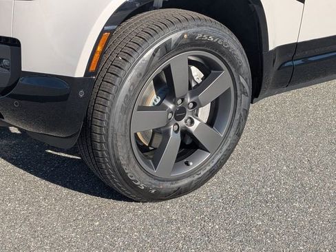 New 2026 Land Rover Defender 110 X-Dynamic SE image 10