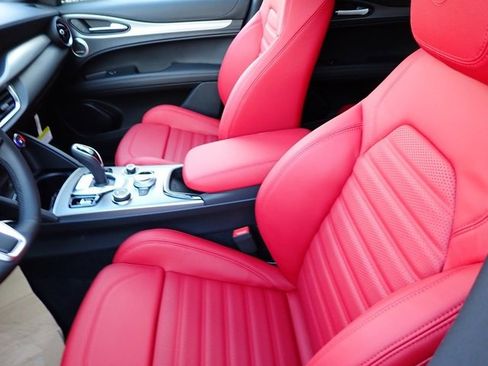 New 2025 Alfa Romeo Stelvio Sprint image 10