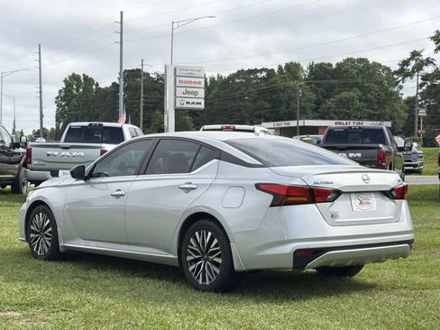 Used 2024 Nissan Altima 2.5 SV FWD image 8