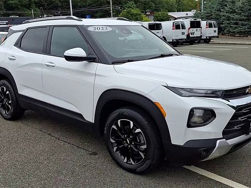 Used 2023 Chevrolet TrailBlazer LT image 2