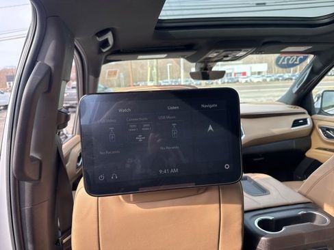 Used 2021 Chevrolet Suburban Premier w/ Premium Package image 22