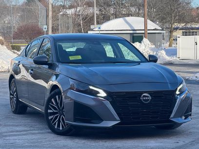 Used 2024 Nissan Altima 2.5 SV