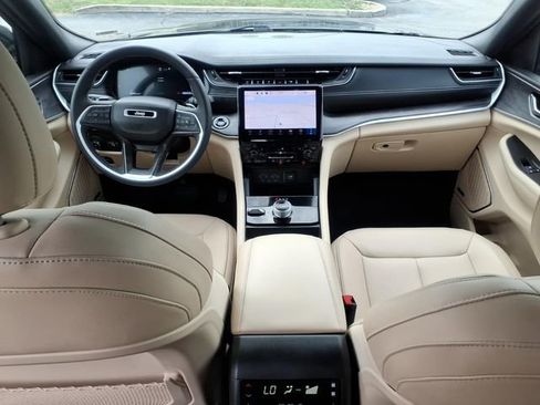 Used 2024 Jeep Grand Cherokee L Limited w/ Black Appearance Package image 20