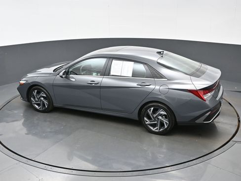 Used 2025 Hyundai Elantra Limited FWD image 35