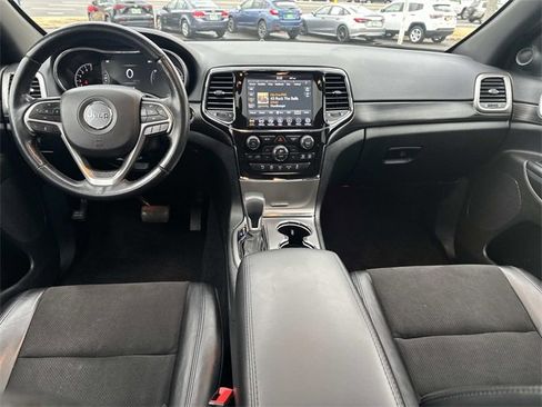 Certified 2022 Jeep Grand Cherokee Laredo X image 15