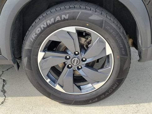 Used 2025 Nissan Rogue SV FWD image 13