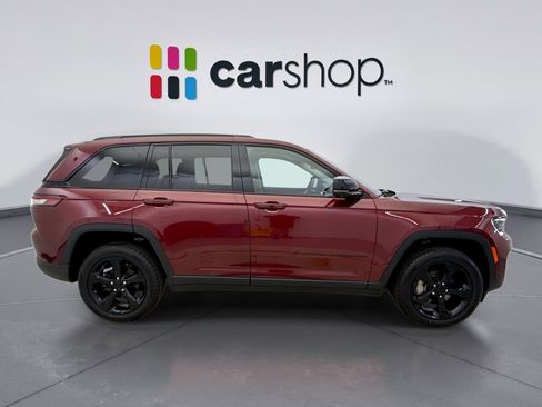 Used 2023 Jeep Grand Cherokee Limited w/ Luxury Tech Group II AWD/4WD image 6