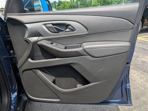 Used 2023 Chevrolet Traverse LT FWD image 13