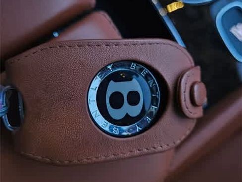 Used 2023 Bentley Bentayga Plug-In Hybrid image 37