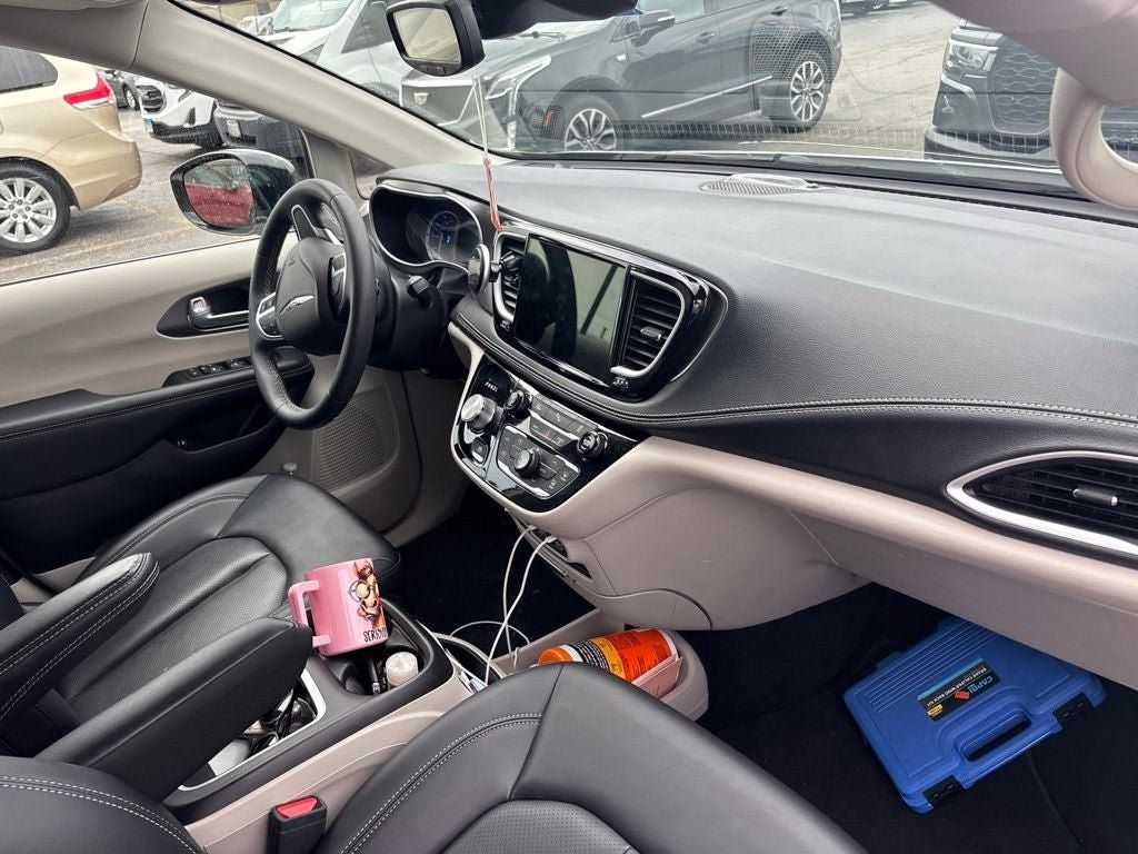 Used 2024 Chrysler Pacifica Limited FWD image 19