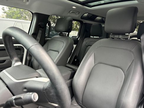 Used 2025 Land Rover Defender 110 S image 6