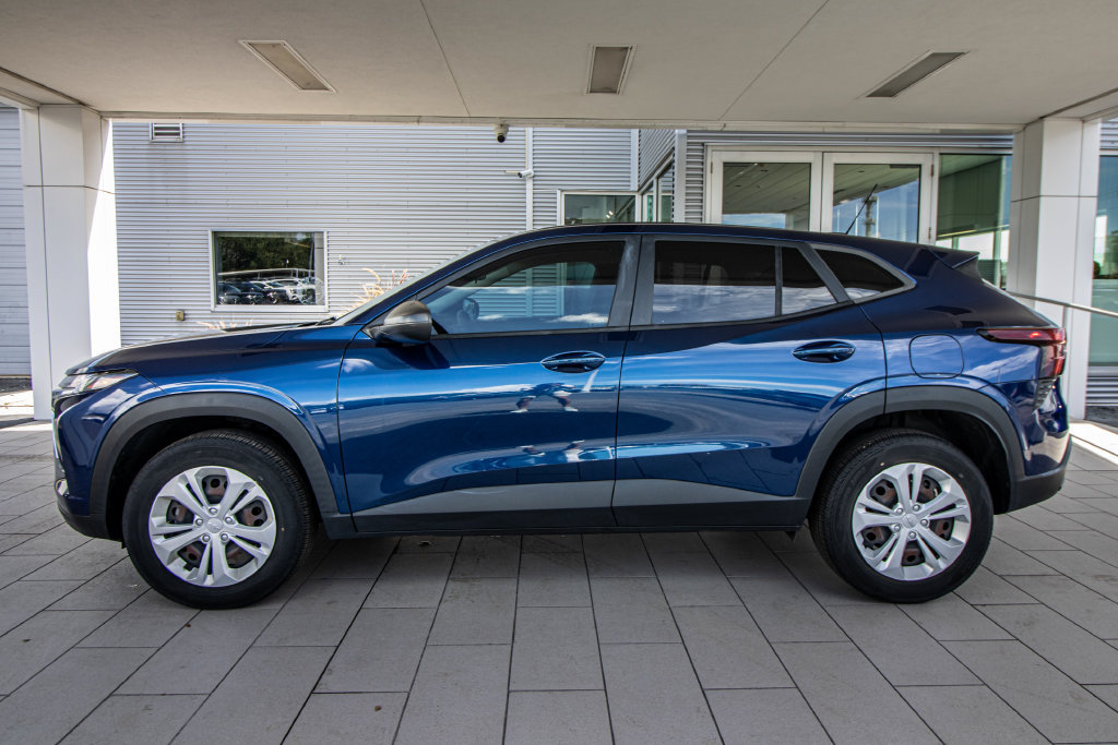 Used 2024 Chevrolet Trax LS FWD image 10