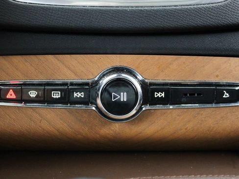 Certified 2023 Volvo XC90 B6 Plus w/ Protection Package Premier AWD/4WD image 39