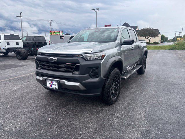 Used 2023 Chevrolet Colorado Trail Boss w/ Technology Package AWD/4WD image 1