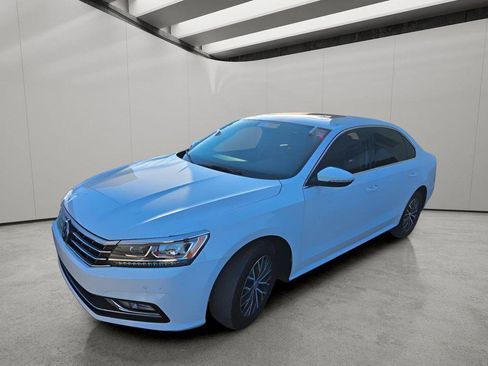 Used 2018 Volkswagen Passat 2.0T SE image 1