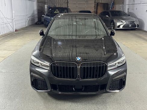 Used 2021 BMW 750i xDrive w/ Executive Package AWD/4WD image 2