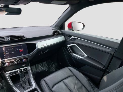 Used 2019 Audi Q3 2.0T Premium image 23
