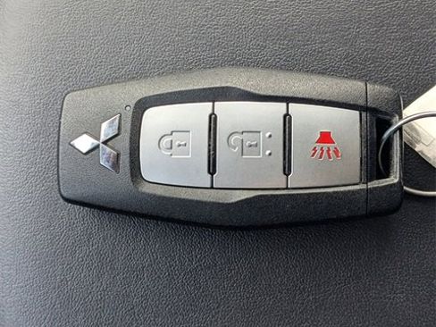 Used 2023 Mitsubishi Outlander ES image 27