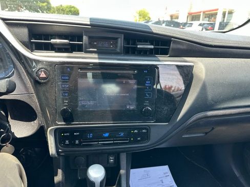 Used 2018 Toyota Corolla LE FWD image 14