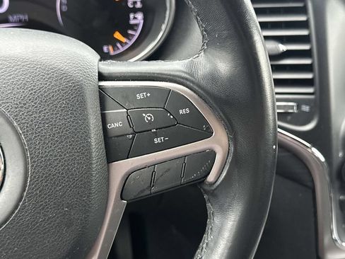 Used 2020 Jeep Grand Cherokee Laredo AWD/4WD image 23