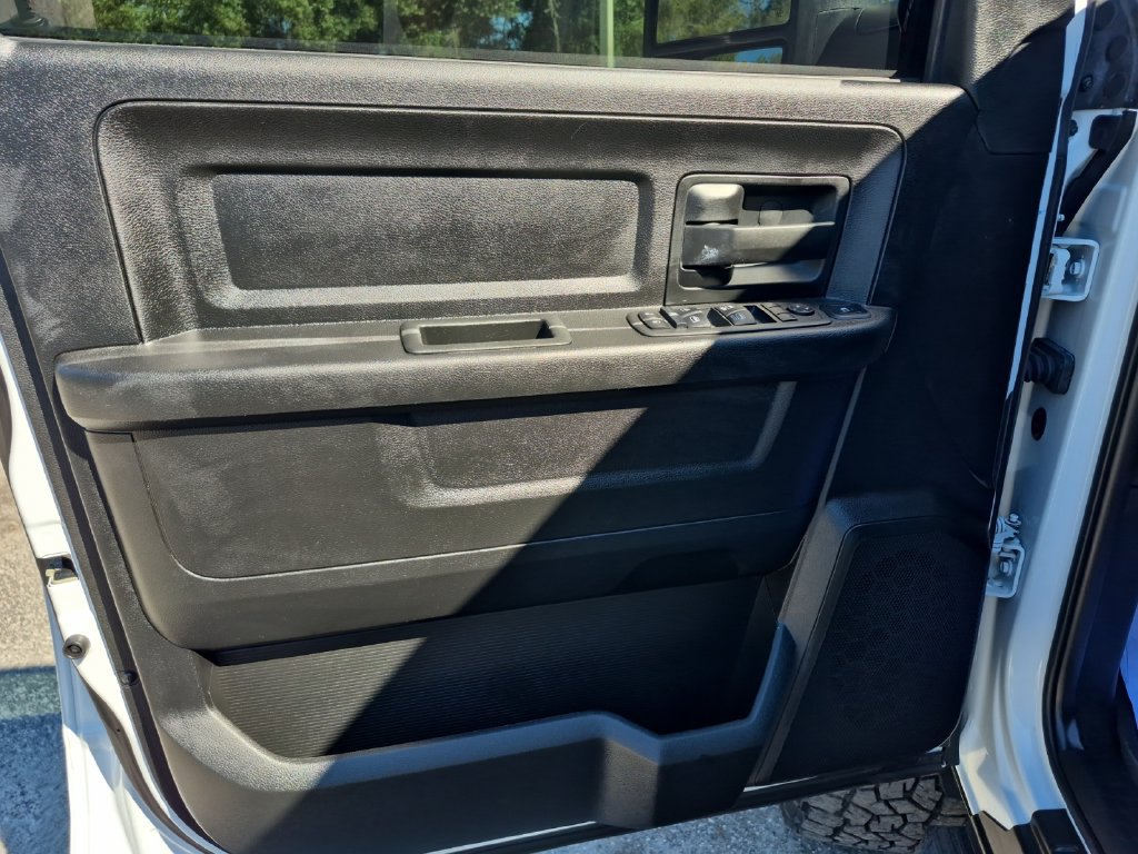 Used 2024 RAM 2500 Tradesman w/ Chrome Appearance Group AWD/4WD image 16