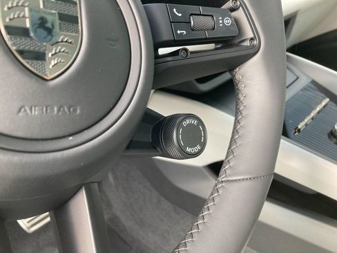 Used 2025 Porsche Macan Turbo Electric AWD/4WD image 9