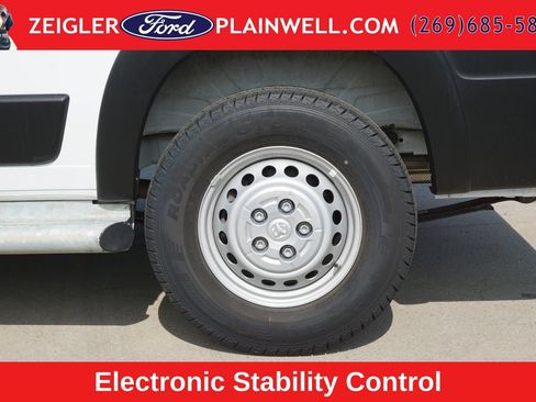 Used 2025 RAM ProMaster 2500 w/ U-Haul Equipment Group FWD image 9