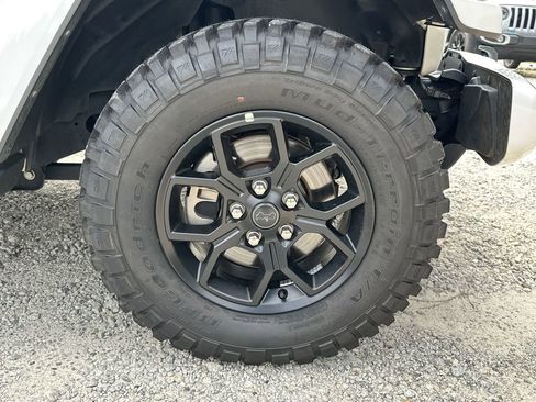 Used 2021 Jeep Gladiator Overland image 13