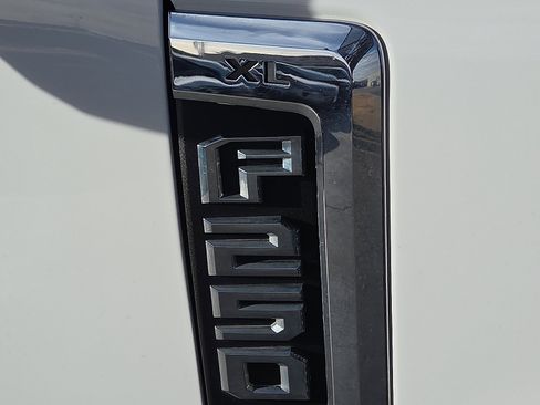 Used 2019 Ford F250 XL w/ Power Equipment Group image 8