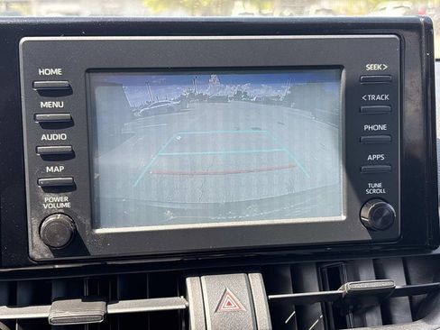 Used 2019 Toyota RAV4 LE FWD image 23