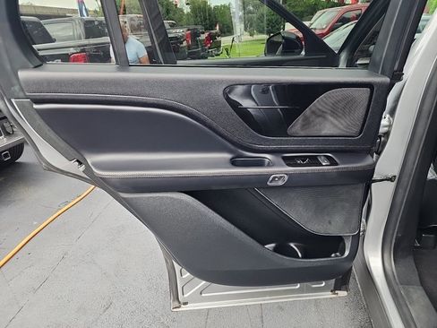 Used 2022 Lincoln Aviator AWD w/ Premium Package image 32