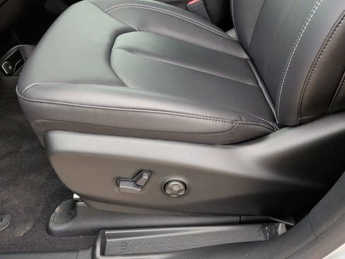 New 2026 Chrysler Pacifica Select image 13