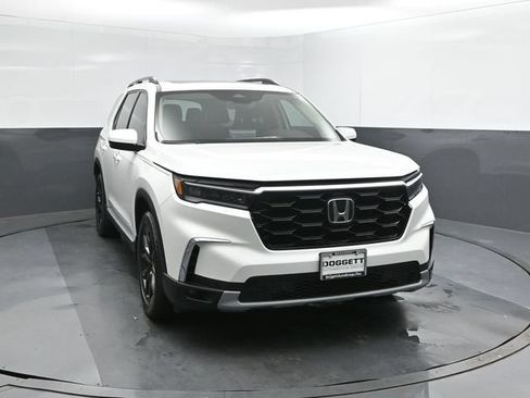 Certified 2025 Honda Pilot Touring image 17