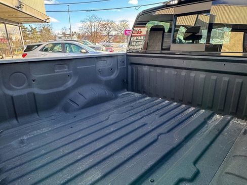 Used 2021 Nissan Titan SV w/ Accessory Utility Package image 18