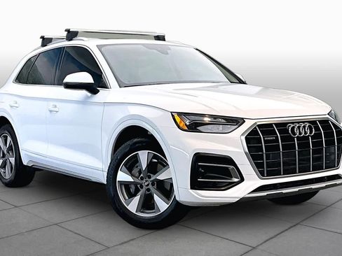 Used 2023 Audi Q5 2.0T Premium w/ Convenience Package AWD/4WD image 3