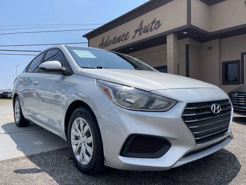 Used 2020 Hyundai Accent SE FWD image 1