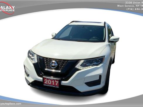 Used 2017 Nissan Rogue SV FWD image 2