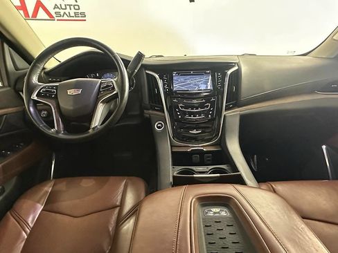Used 2017 Cadillac Escalade Luxury AWD/4WD image 33