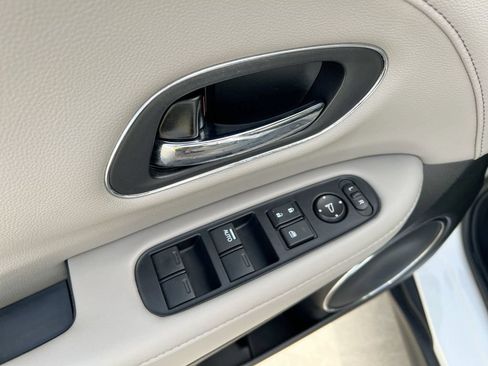 Used 2019 Honda HR-V EX-L image 11