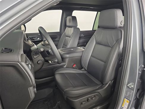 Used 2024 Chevrolet Suburban Z71 w/ Luxury Package image 18