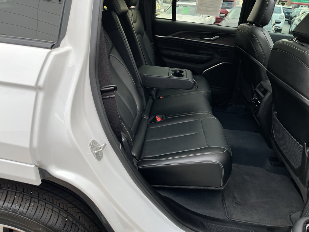 Used 2023 Jeep Grand Cherokee Overland RWD image 45