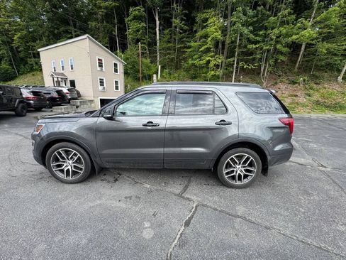 Used 2017 Ford Explorer Sport w/ Equipment Group 401A AWD/4WD image 5