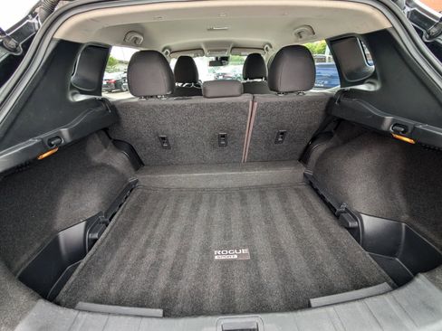 Used 2021 Nissan Rogue Sport S image 19