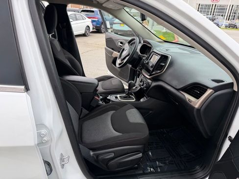 Used 2018 Jeep Cherokee Latitude image 19