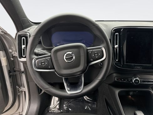 Used 2025 Volvo XC40 B5 Plus AWD/4WD image 12