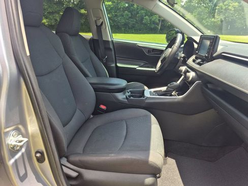 Used 2020 Toyota RAV4 LE FWD image 20
