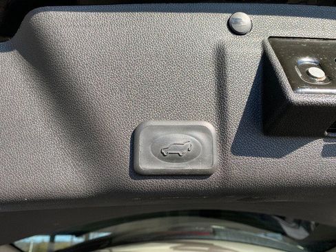 Used 2011 GMC Acadia Denali image 19